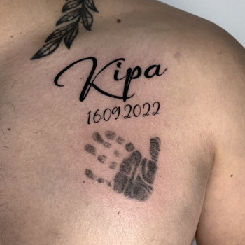Тату цифри ім'я з датою народження, фото -  