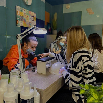 Манікюр зі зняттям та покриттям
                    Салон красоты Fargo Киев