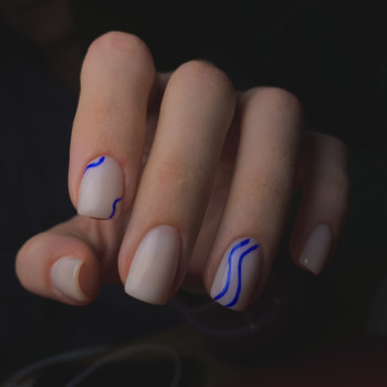 Синій манікюр молочний лінії, фото - Майстер манікюру Анастасія Марущак
