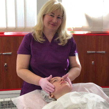 Світлана Євгенівна - провідний спеціаліст та викладач школи.