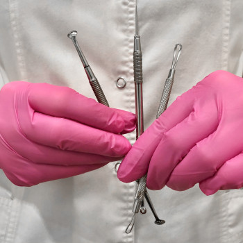 Інструменти для механічної чистки обличчя.