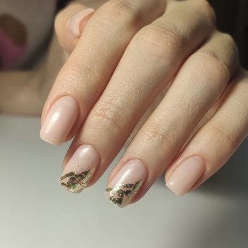 Покрытие гель-лак
                    Салон красоты Esthetique Киев