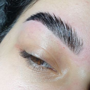 Ламінування брів