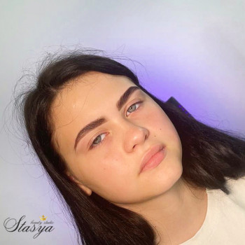 Корекція, фарбування та ламінування брів