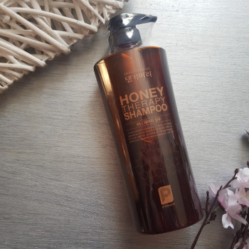 Шампунь для волосся "Медова терапія" Daeng Gi Meo Ri Professional Honey Therapy Shampoo 500 мл