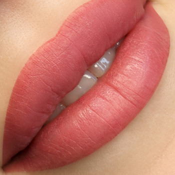 Перманент губ та брів
                    Мастер перманентного макияжа Ірина Полтава