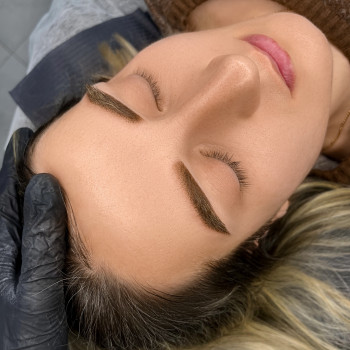 Перманент брів
                    Майстер перманентного макіяжу Аліна Бровари