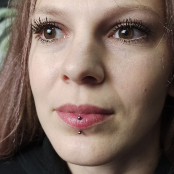 Пірсинг "vertical labret"
                    Мастер по пирсингу Сергій Киев