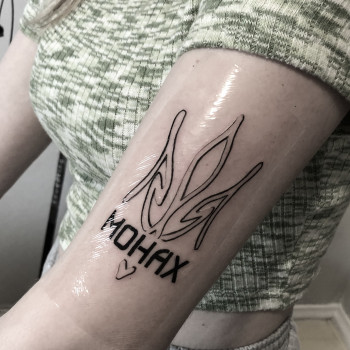 Тату на руке герб Украины патриотическая, фото - Тату мастер Артур