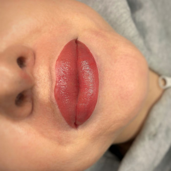 Перманент губ
                    Майстер перманентного макіяжу Юлія Київ