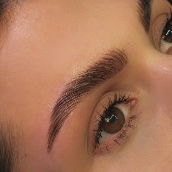 Корекція і фарбування брів
                    Бровіст Наталя Чернівці