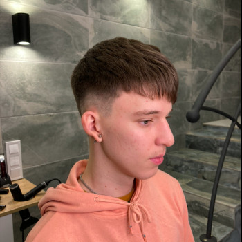 Чоловіча зачіска 💇‍♂️

⏳Тривалість роботи 45хв

Записатись на стрижку можливо:
✅На сайті за посиланн...