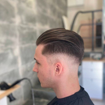 Чоловіча зачіска 💇‍♂️

⏳Тривалість роботи 45хв

Записатись на стрижку можливо:
✅На сайті за посиланн...