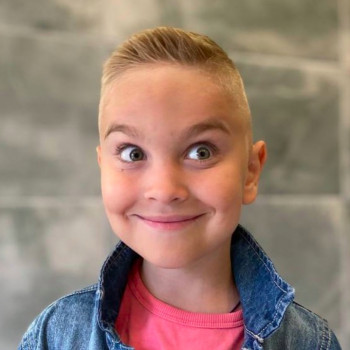 Дитяча зачіска🥰

⏳Тривалість роботи 30хв

Записатись на стрижку можливо:
✅На сайті за посиланням на...