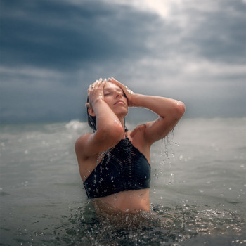 Фотосесія у воді під дощем літня, фото -  