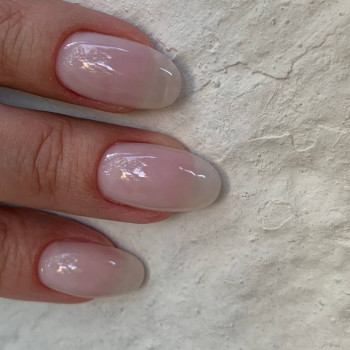 Нюдові нігті
Покриття гель лаком
680 грн