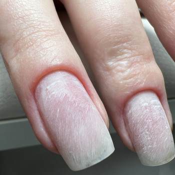 Зняття матеріалу та манікюр?