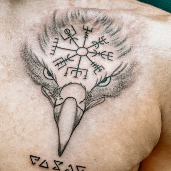Тату на грудях орел агісхьяльм, фото - Тату майстер Dakinya Tattoo
