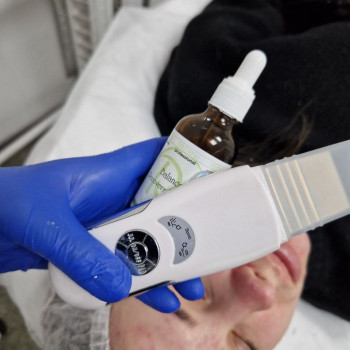 Комбінована чистка + пілінг
                    Косметолог Елизавета Киев