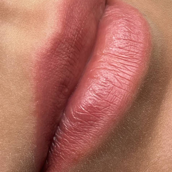 Збільшення губ. Косметологія
                    Тату мастер Анна Коломыя