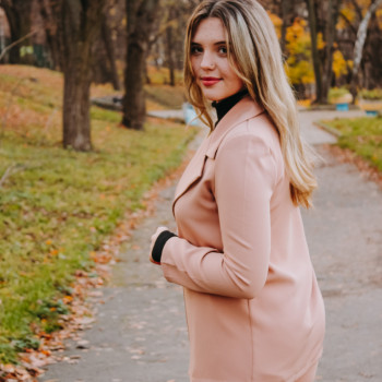 Індивідуальна вулична фотосесія
                    Фотограф Вероніка Вінниця