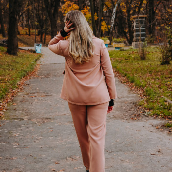 Індивідуальна вулична фотосесія
                    Фотограф Вероніка Вінниця