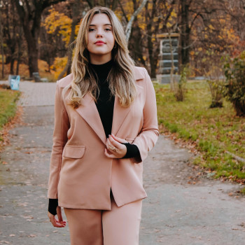 Індивідуальна вулична фотосесія
                    Фотограф Вероніка Вінниця