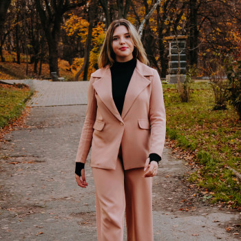 Індивідуальна вулична фотосесія
                    Фотограф Вероніка Вінниця