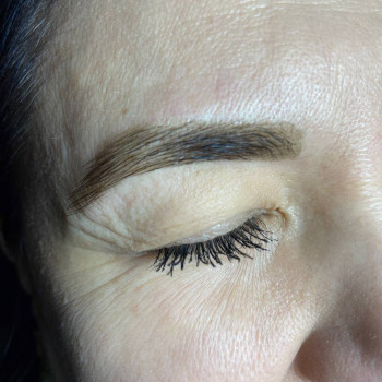 Фарбування і корекція брів
                    Салон краси Мастерская красоты "Queen" Київ