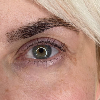 Фарбування і корекція брів
                    Салон краси Мастерская красоты "Queen" Київ