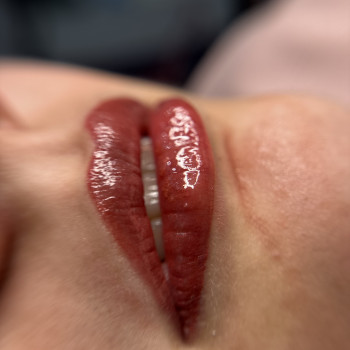 Перманент губ
                    Преподаватель курсов красоты Ольга Львов