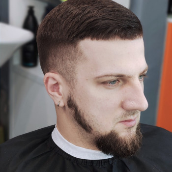 Класична чоловіча стрижка машинкою та ножицями - 250 грн