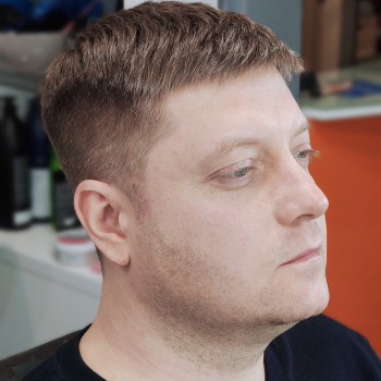 Класична чоловіча стрижка машинкою та ножицями - 250 грн