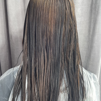 Волосся з складом кератину.