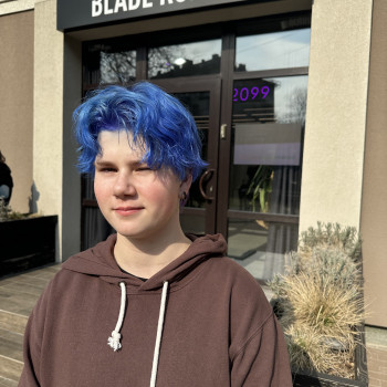 синій колір волосся