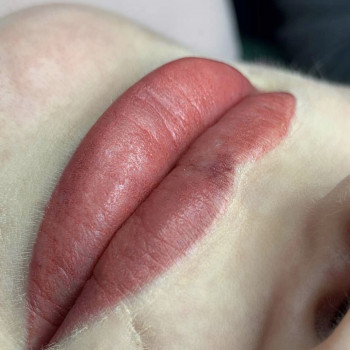 Перманентний макіяж. Пудрове напилення губ
                    Мастер перманентного макияжа Таня Свалява