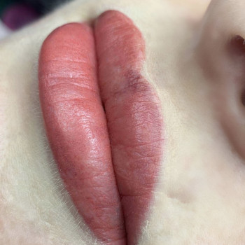 Перманентний макіяж. Пудрове напилення губ
                    Мастер перманентного макияжа Таня Свалява