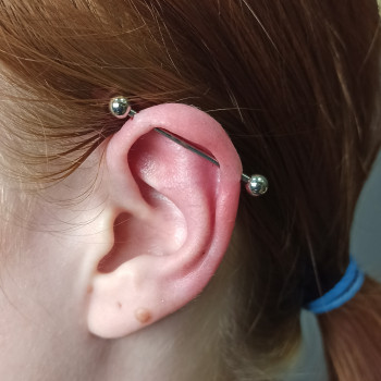 Пірсинг індарстріал (industrial)
                    Майстер з пірсингу Сергій Київ