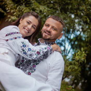 Весняна фотосесія в українському стилі весела, фото -  