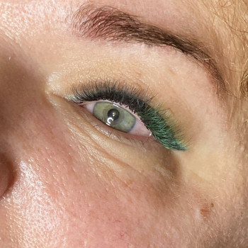 Нарощування з кольоровою вставкою