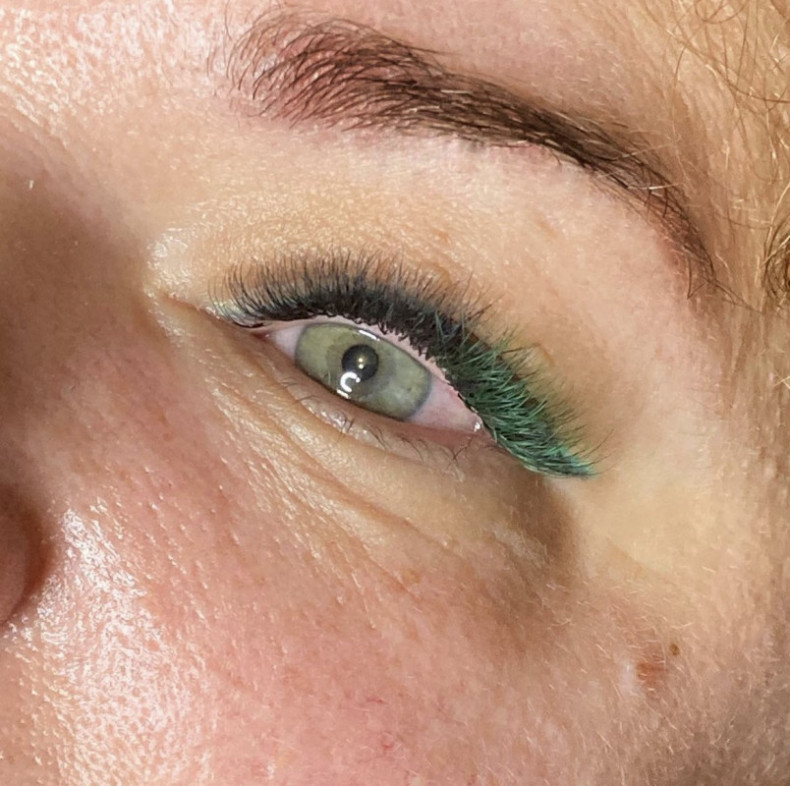 Нарощування з кольоровою вставкою, фото - Лешмейкер Вікторія Мента