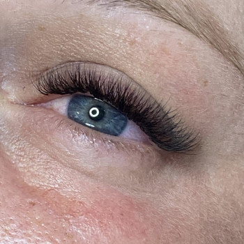 Нарощування вій