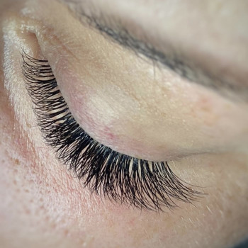 Нарощування вій