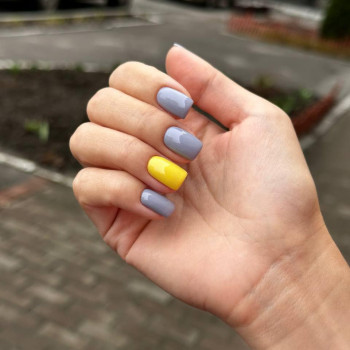 Манікюр зі зняттям та покриттям
                    Салон красоты Fargo Киев