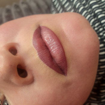 Перманентний макіяж губ
                    Тату мастер Оксана Боярка