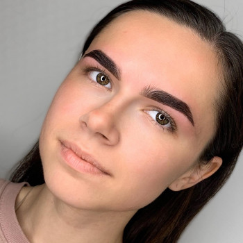 Фарбування хною та моделювання брів
                    Мастер перманентного макияжа Александра Кривой Рог