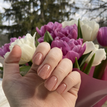 Однотонный (монохромный) маникюр кофейный кофе с молоком, фото - Мастер маникюра Вероника Апостолова