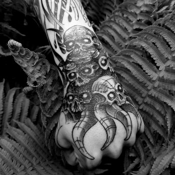 Тату для хлопців череп на кисті, фото - Тату майстер Влад Харвестер