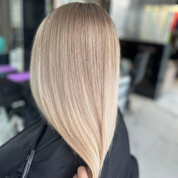 Креативне фарбування волосся
                    Салон краси Martelle Львів