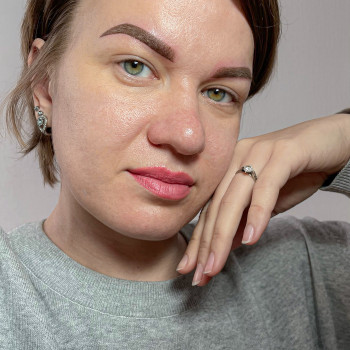 Загоєний перманент губ та перманент брів одразу після процед